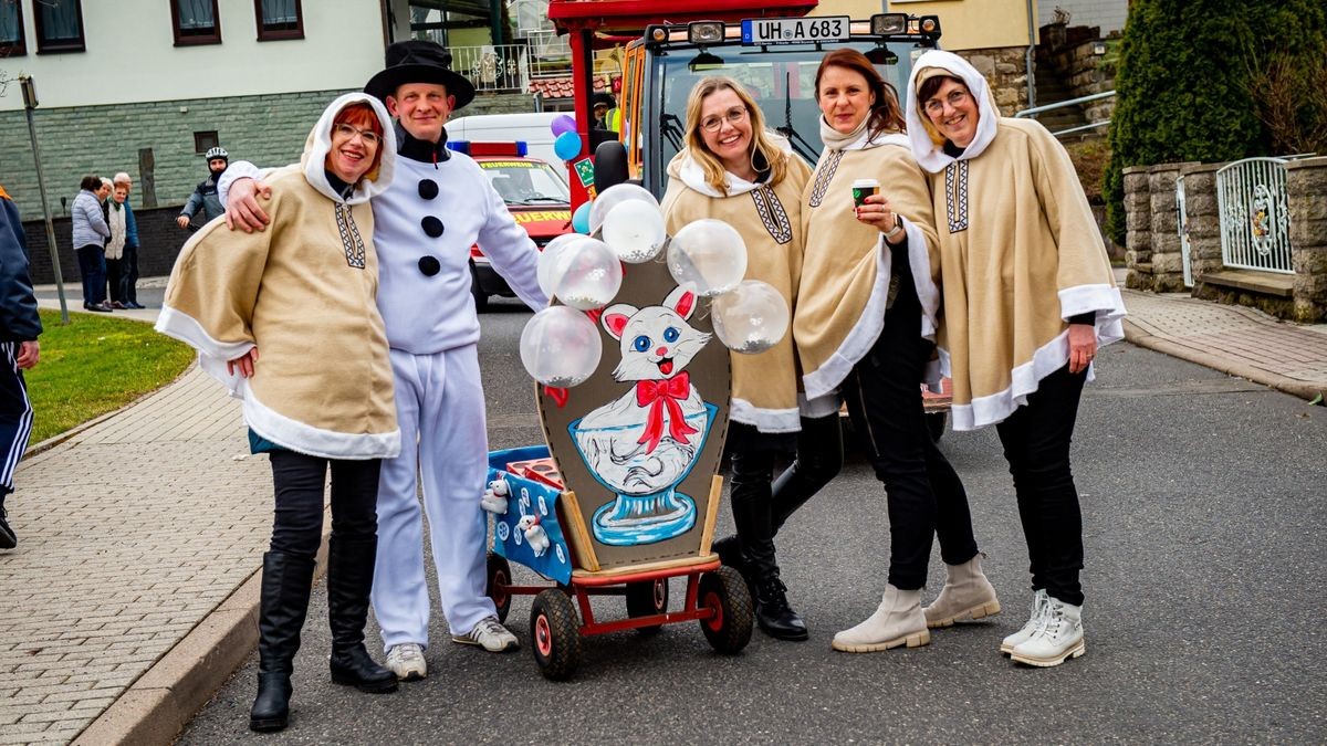 Am Rosenmontag sorgte der Faschingsumzug des Heyeröder Carneval Clubs (HeyCC) für gute Stimmung in den Straßen des Dorfes.