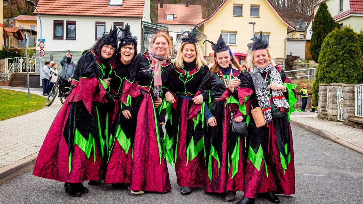 Am Rosenmontag sorgte der Faschingsumzug des Heyeröder Carneval Clubs (HeyCC) für gute Stimmung in den Straßen des Dorfes.