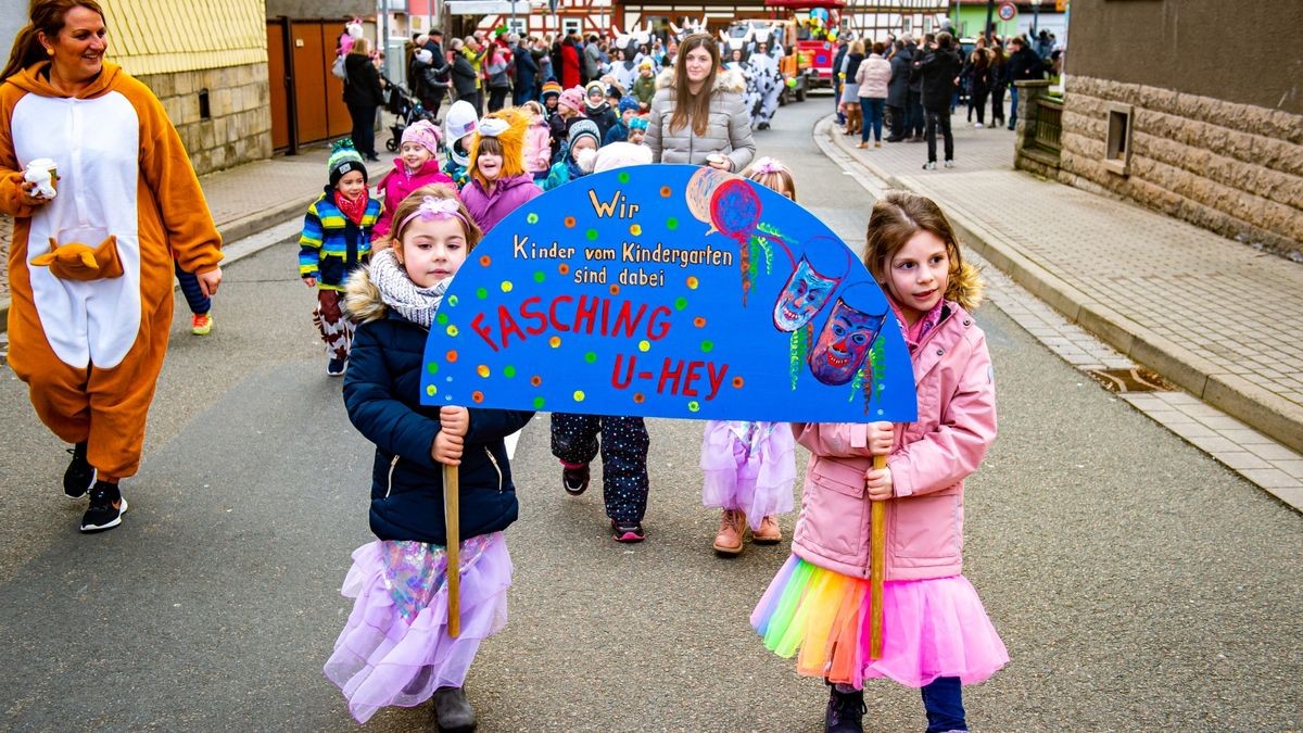 Am Rosenmontag sorgte der Faschingsumzug des Heyeröder Carneval Clubs (HeyCC) für gute Stimmung in den Straßen des Dorfes.