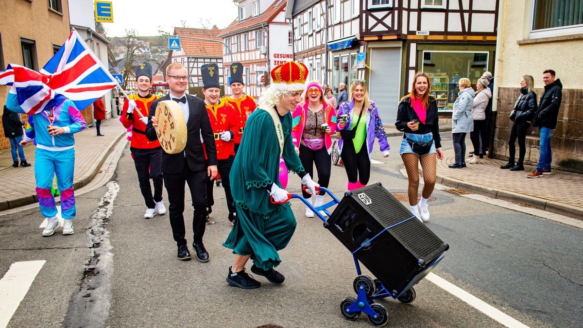 Am Rosenmontag sorgte der Faschingsumzug des Heyeröder Carneval Clubs (HeyCC) für gute Stimmung in den Straßen des Dorfes.