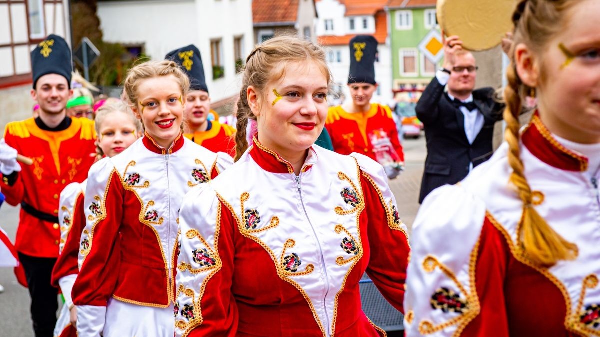 Am Rosenmontag sorgte der Faschingsumzug des Heyeröder Carneval Clubs (HeyCC) für gute Stimmung in den Straßen des Dorfes.