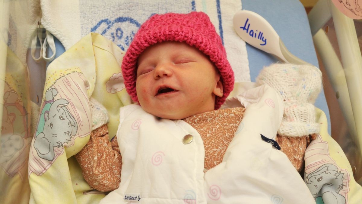 Hailly Lynn Stankiewicz geboren am 3. Februar 2023 um 7:25 Uhr mit 3205 Gramm und 48 Zentimeter aus Sondershausen, Eltern: Melanie Stankiewicz und Sebastian Bösel, Geschwister: Tina (12), Conner(9), Leonie (7), Joel (6)