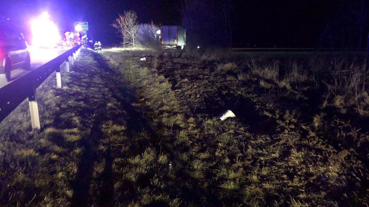 Auf der A4 bei Weimar ist Mittwochabend, gegen 19 Uhr, ein Sattelzug von der Fahrbahn abgekommen.