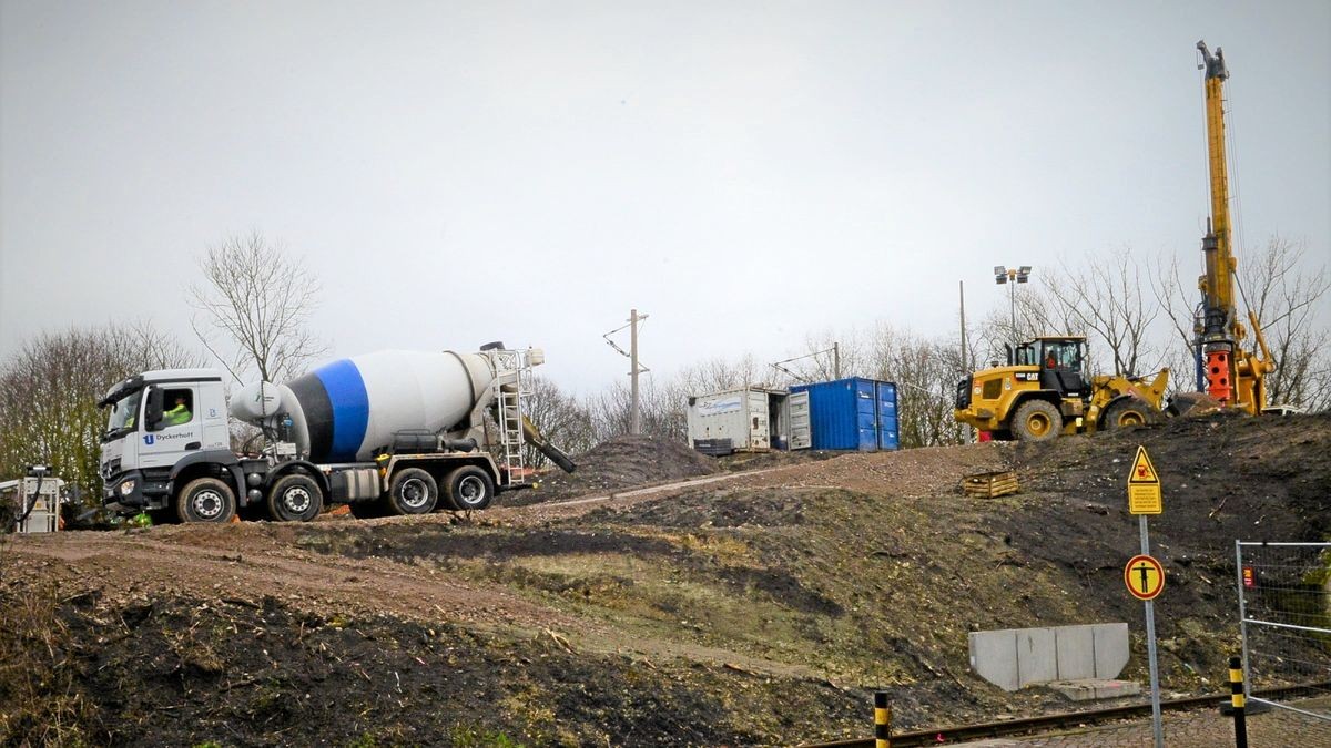 Auch an den Wochenenden wird auf der Baustelle gearbeitet.