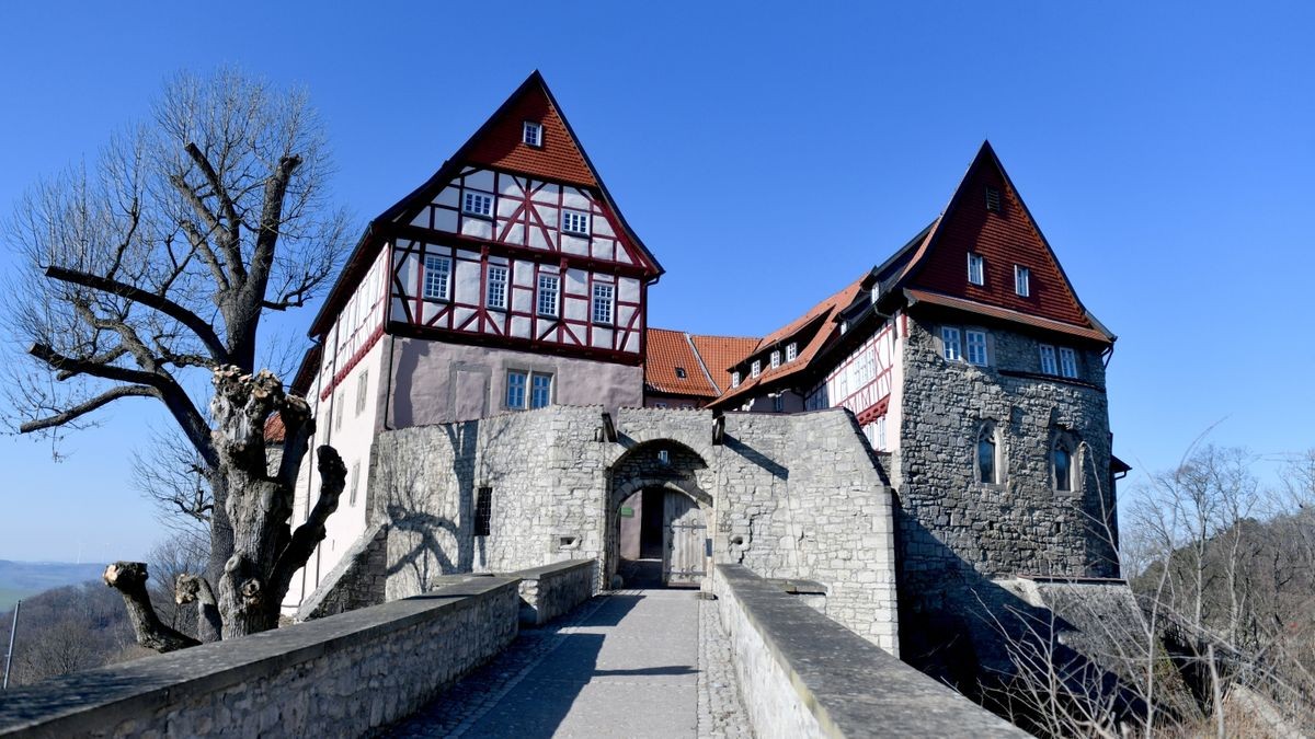 Um die Burg Bodenstein ranken sich gleich zwei sagenhafte Geschichten, die um die Ahnfrau und die um den Geist des Ritters.