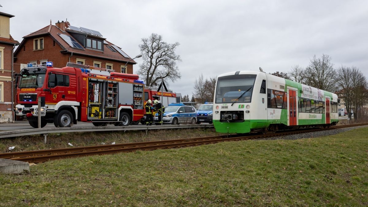 Zu einem schweren Unfall mit einer Regionalbahn ist es am Samstag in Weimar gekommen.