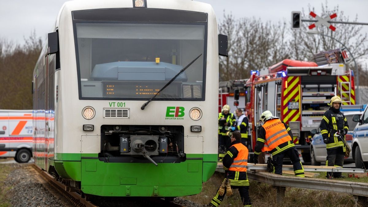 Durch die Wucht des Aufpralls wurde der Mann mehrere Meter weit geschleudert.