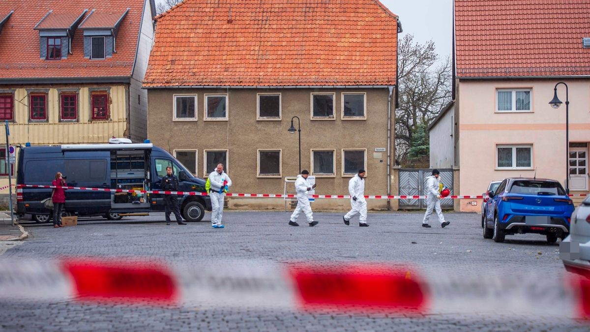 Unbekannte haben im Landkreis Sömmerda einen Geldautomaten gesprengt und sind anschließend mit ihrer Beute geflüchtet.