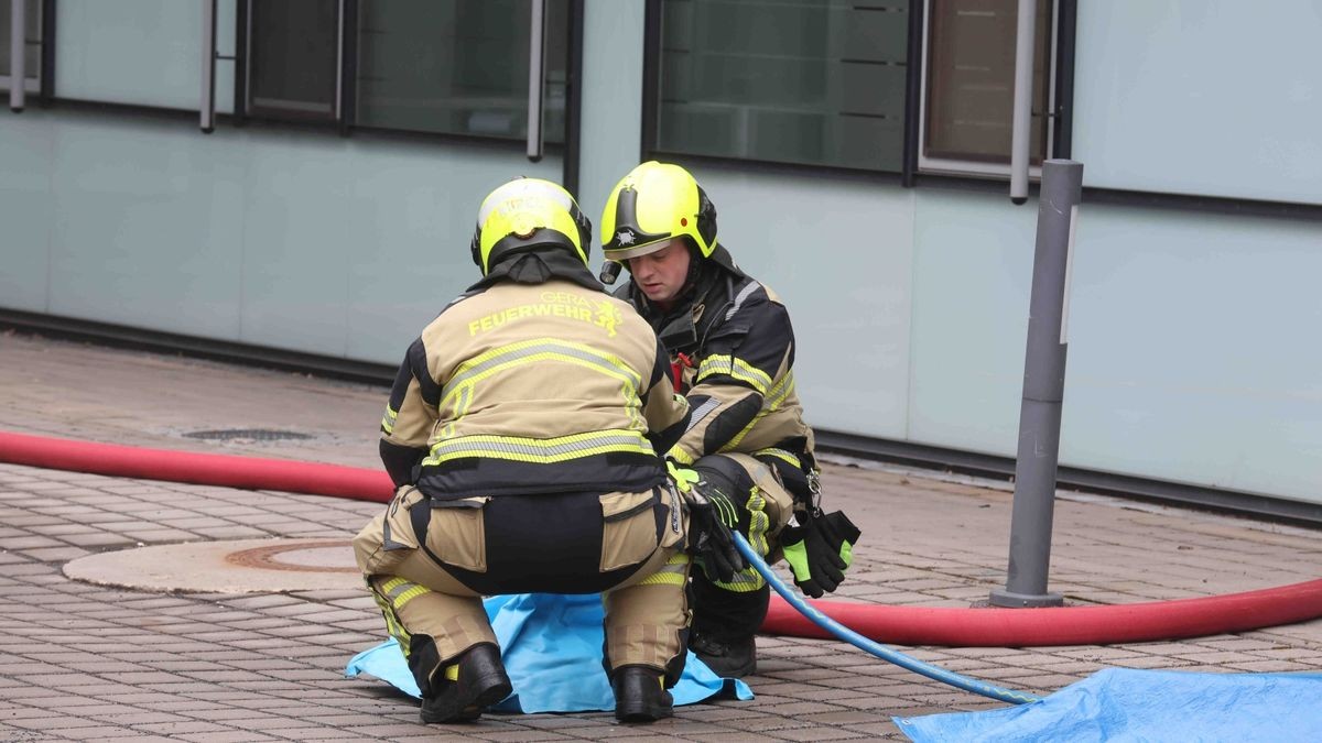 Der betroffene Mitarbeiter werde medizinisch behandelt.