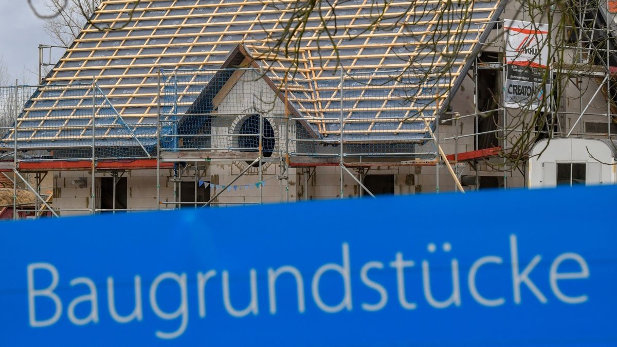 Thüringen hat in den vergangenen Jahren an den gestiegenen Immobilienpreisen mitverdient. Nach Angaben des Finanzministeriums sind die Einnahmen des Landes aus der Grunderwerbssteuer massiv gestiegen. 