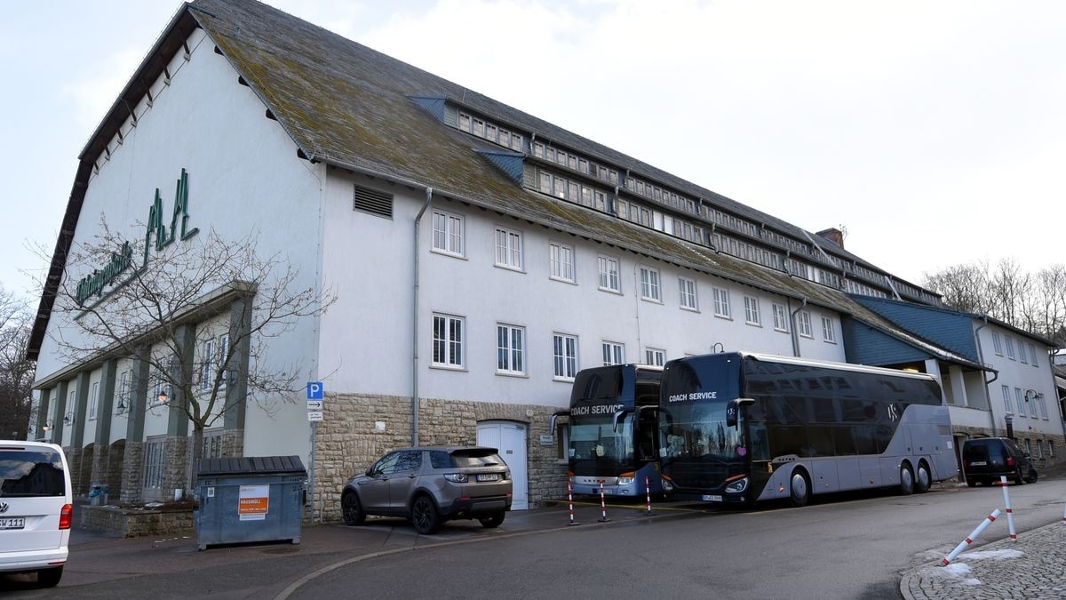 Wegen akuter Dach-Einsturzgefahr ist die Thüringenhalle in Erfurt kurzfristig geschlossen worden.