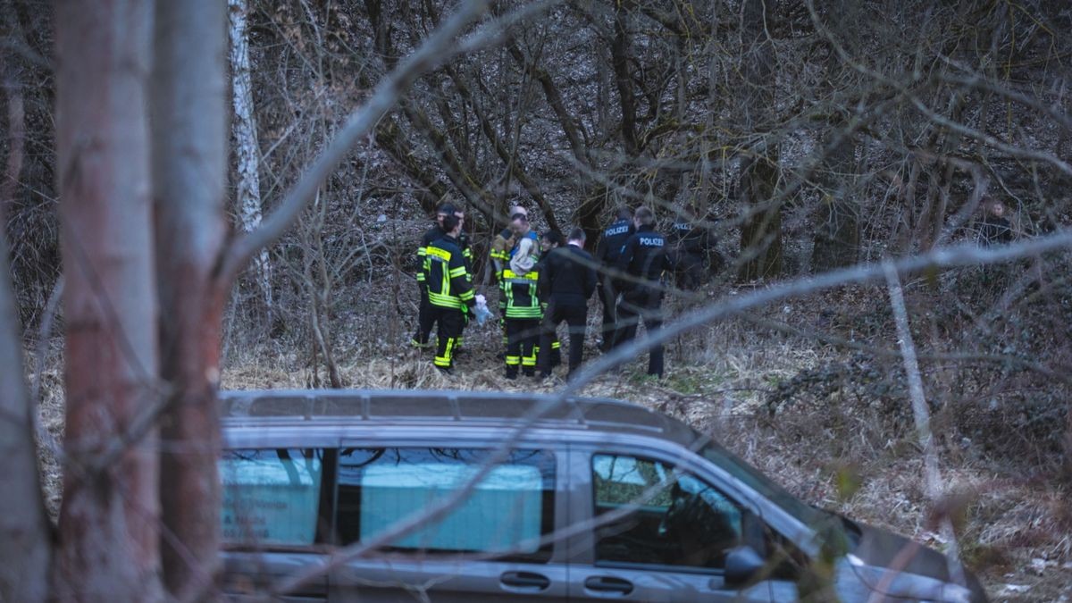 Kanufahrer entdeckten am 16. März eine leblose Person am Ufer der weißen Elster in Weida.