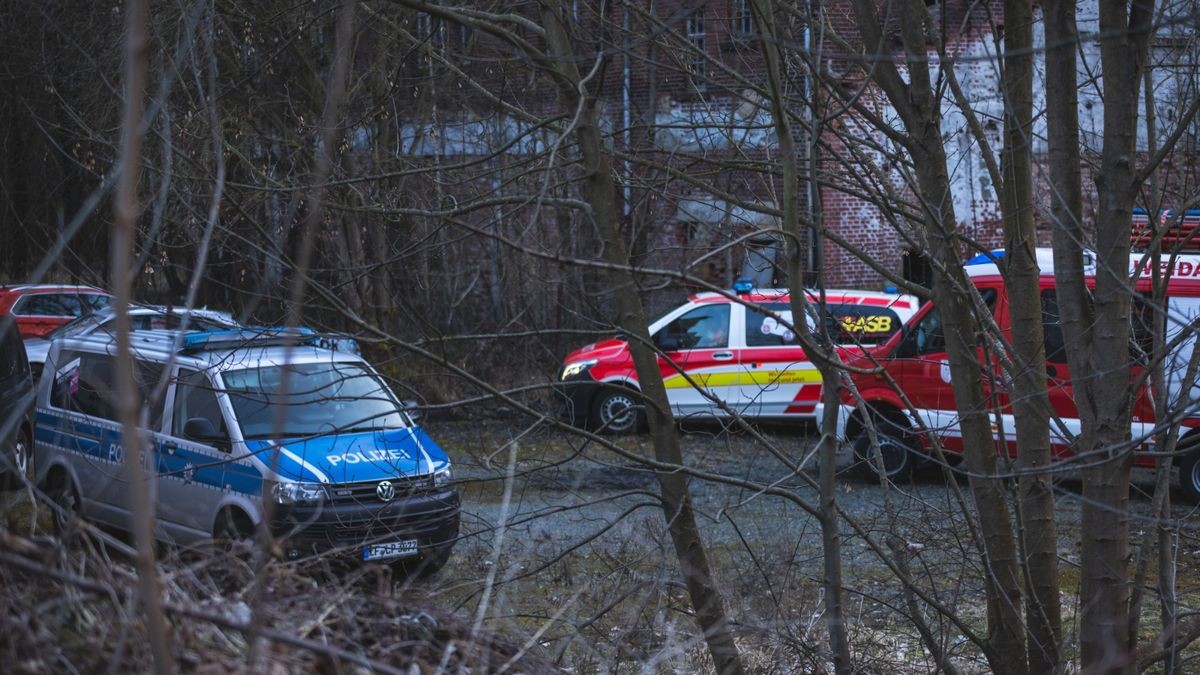 Die Feuerwehr wurde zur Bergung der Leiche aus dem Wasser angefordert.