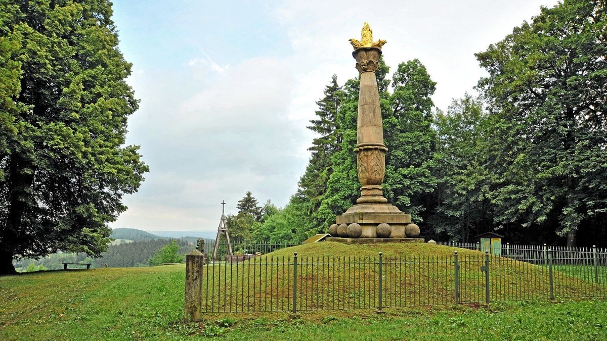 Der Candelaber bei Altenbergen soll an den einstigen Standort der Johanniskirche erinnern, der angeblich ersten Kirche in Thüringen.