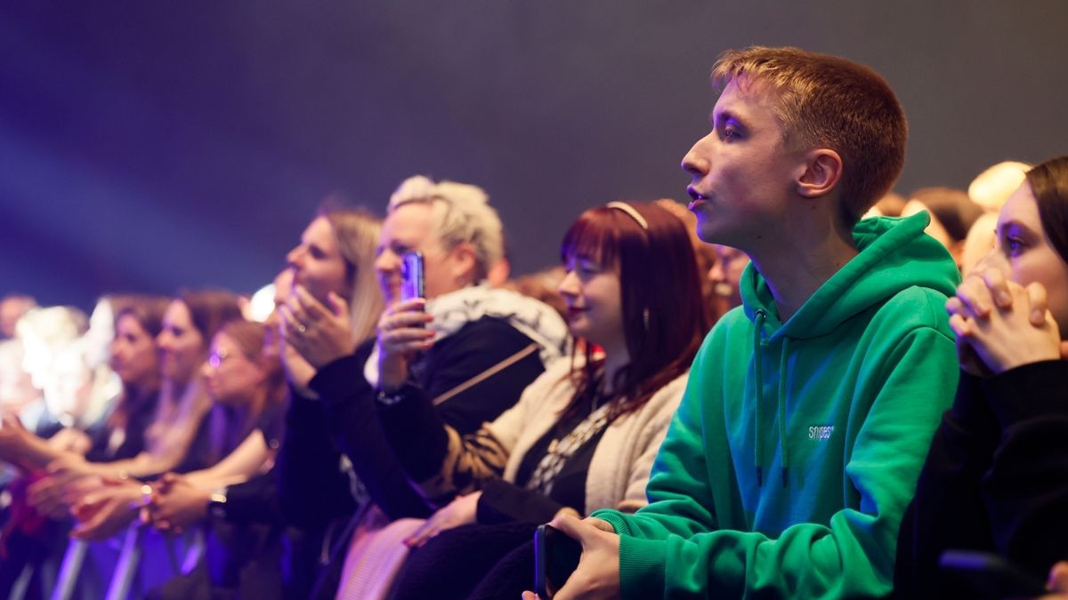 Erfurt, 17.03.2023: Fans während dem Auftritt bei der 