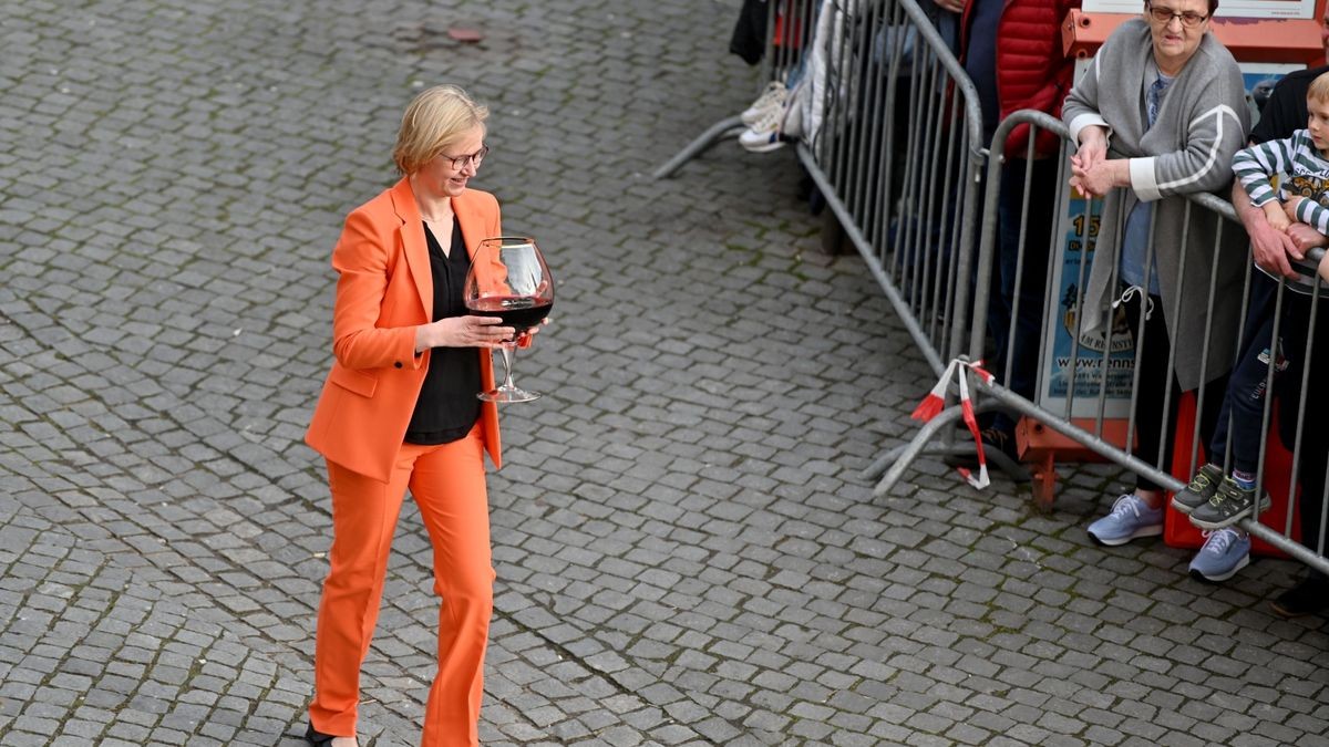 Knapp 25.000 Besucher säumten am Samstag die Straßen zum großen Festumzug beim Sommergewinn in Eisenach. 