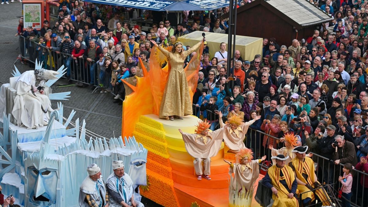 Knapp 25.000 Besucher säumten am Samstag die Straßen zum großen Festumzug beim Sommergewinn in Eisenach. 