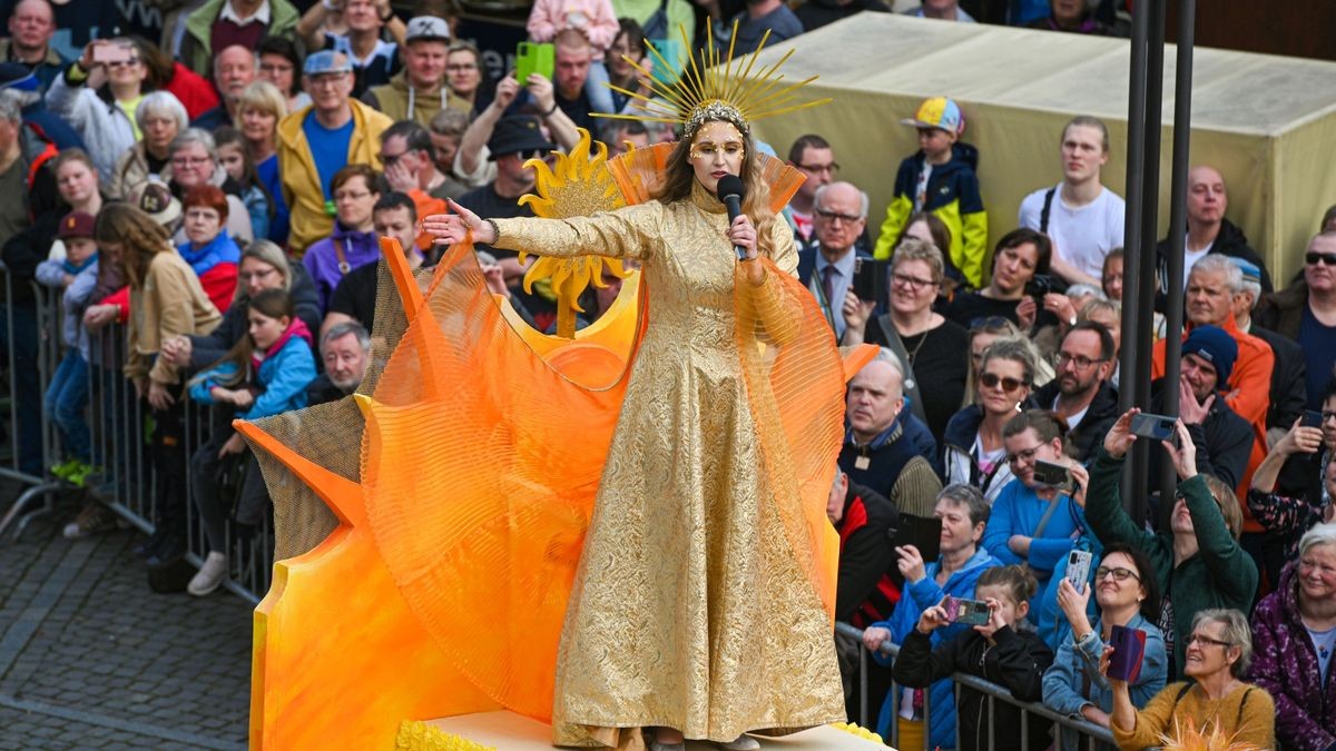 Knapp 25.000 Besucher säumten am Samstag die Straßen zum großen Festumzug beim Sommergewinn in Eisenach. 