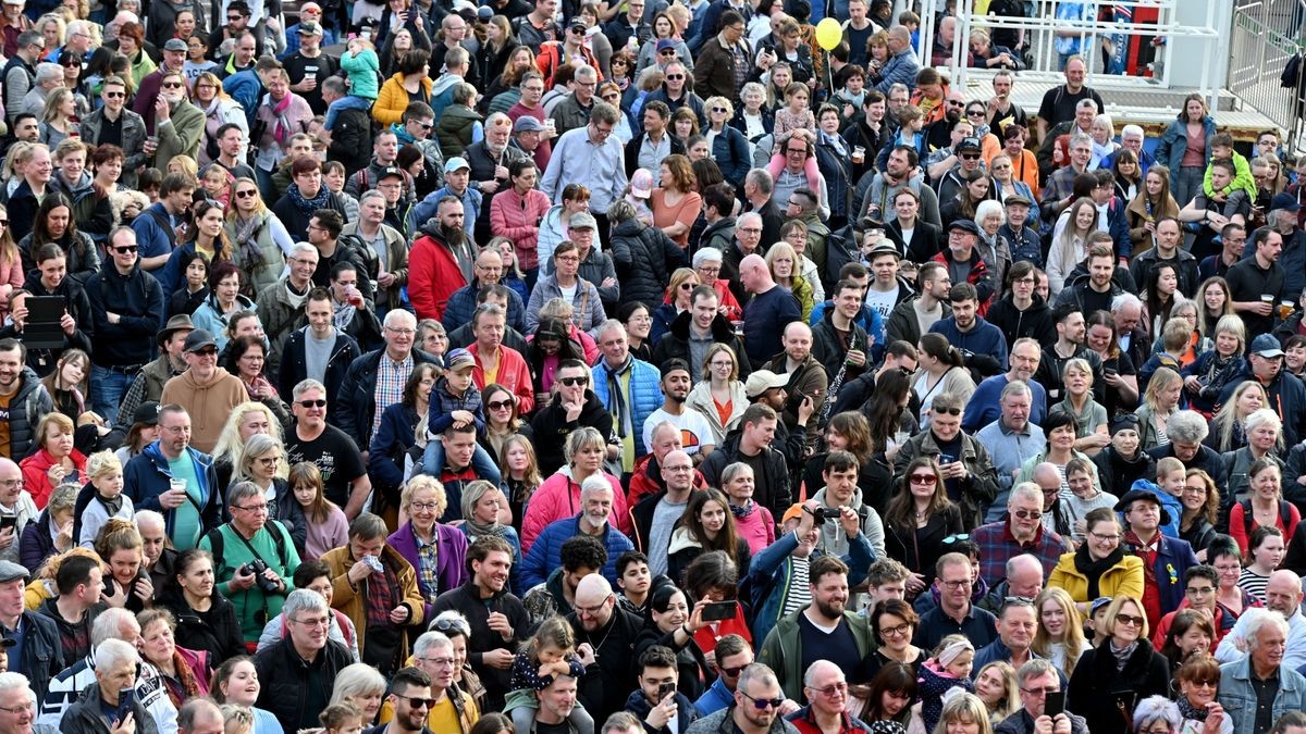 Knapp 25.000 Besucher säumten am Samstag die Straßen zum großen Festumzug beim Sommergewinn in Eisenach. 