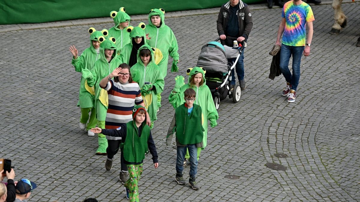 Knapp 25.000 Besucher säumten am Samstag die Straßen zum großen Festumzug beim Sommergewinn in Eisenach. 