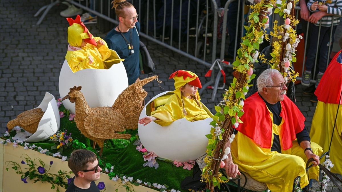 Knapp 25.000 Besucher säumten am Samstag die Straßen zum großen Festumzug beim Sommergewinn in Eisenach. 