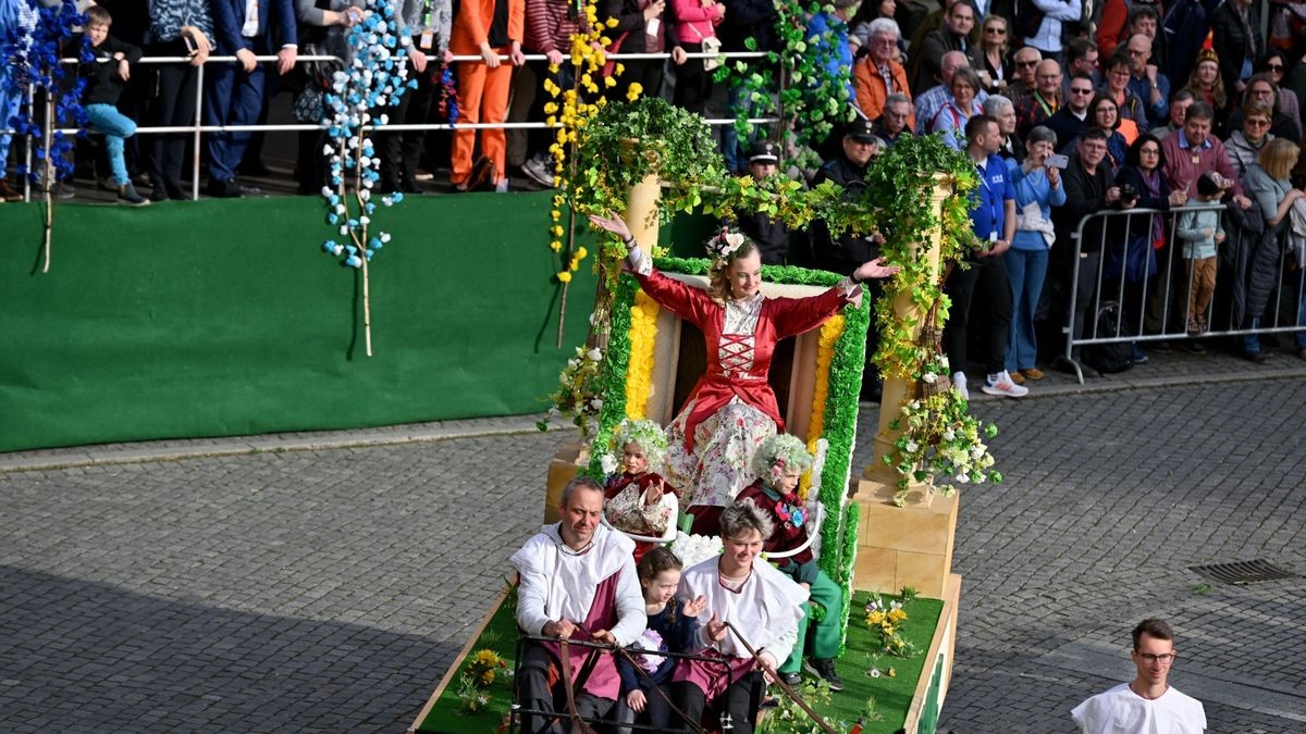 Knapp 25.000 Besucher säumten am Samstag die Straßen zum großen Festumzug beim Sommergewinn in Eisenach. 