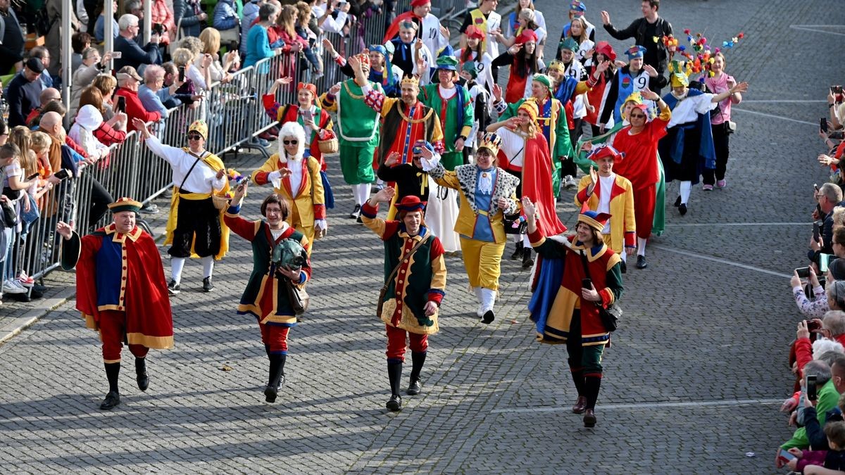 Knapp 25.000 Besucher säumten am Samstag die Straßen zum großen Festumzug beim Sommergewinn in Eisenach. 