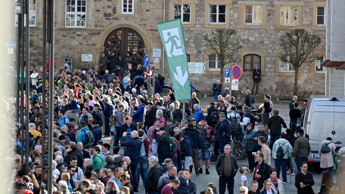 Knapp 25.000 Besucher säumten am Samstag die Straßen zum großen Festumzug beim Sommergewinn in Eisenach. 