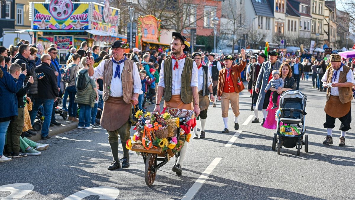 Knapp 25.000 Besucher säumten am Samstag die Straßen zum großen Festumzug beim Sommergewinn in Eisenach. 