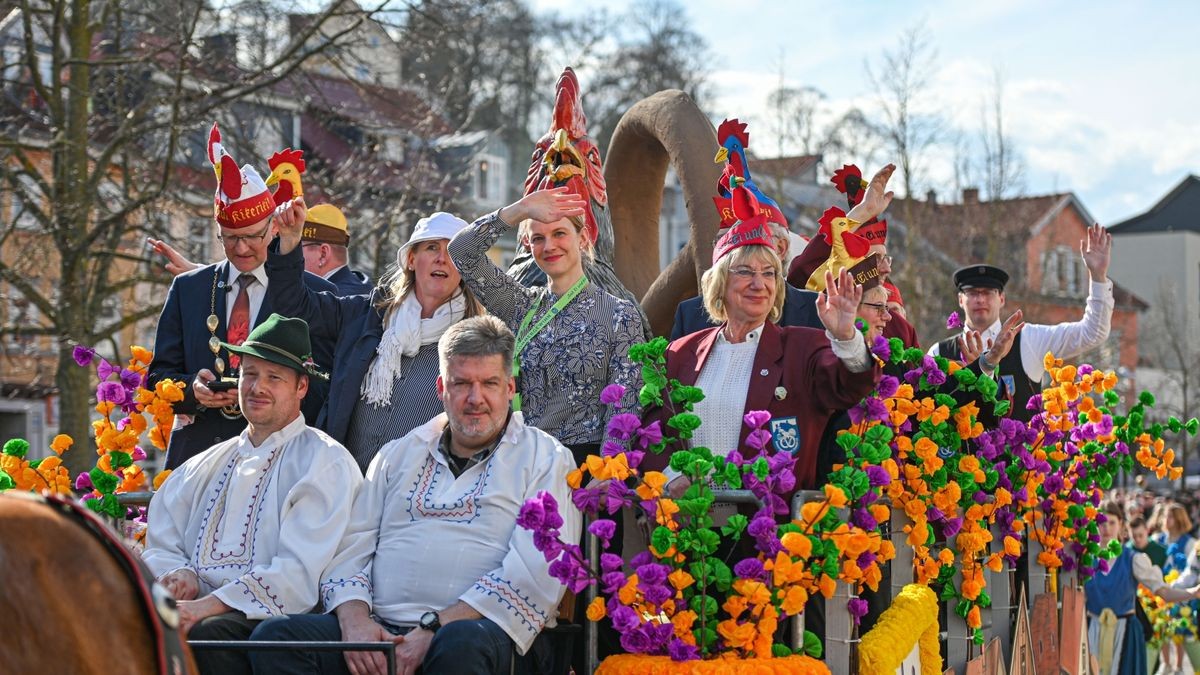 Knapp 25.000 Besucher säumten am Samstag die Straßen zum großen Festumzug beim Sommergewinn in Eisenach. 