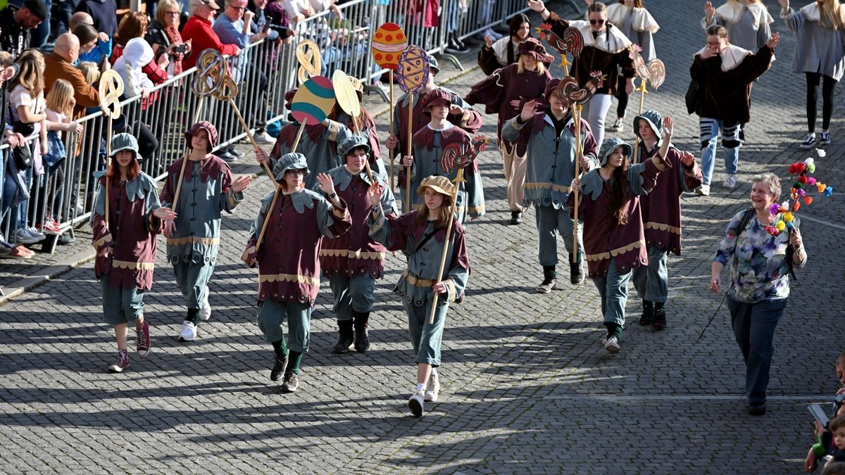 Knapp 25.000 Besucher säumten am Samstag die Straßen zum großen Festumzug beim Sommergewinn in Eisenach. 