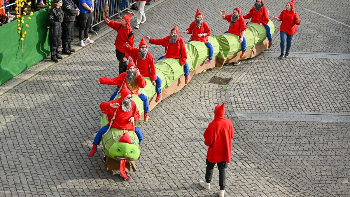 Knapp 25.000 Besucher säumten am Samstag die Straßen zum großen Festumzug beim Sommergewinn in Eisenach. 