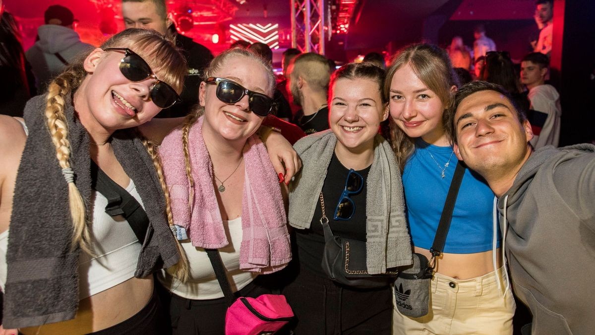 Die Gebrüder Brett legten am Freitag im Cube Club Bad Frankenhausen auf und sorgten für eine große Party.