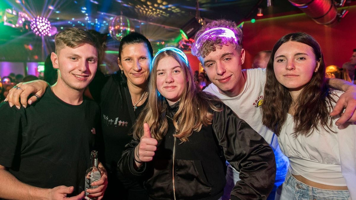 Die Gebrüder Brett legten am Freitag im Cube Club Bad Frankenhausen auf und sorgten für eine große Party.