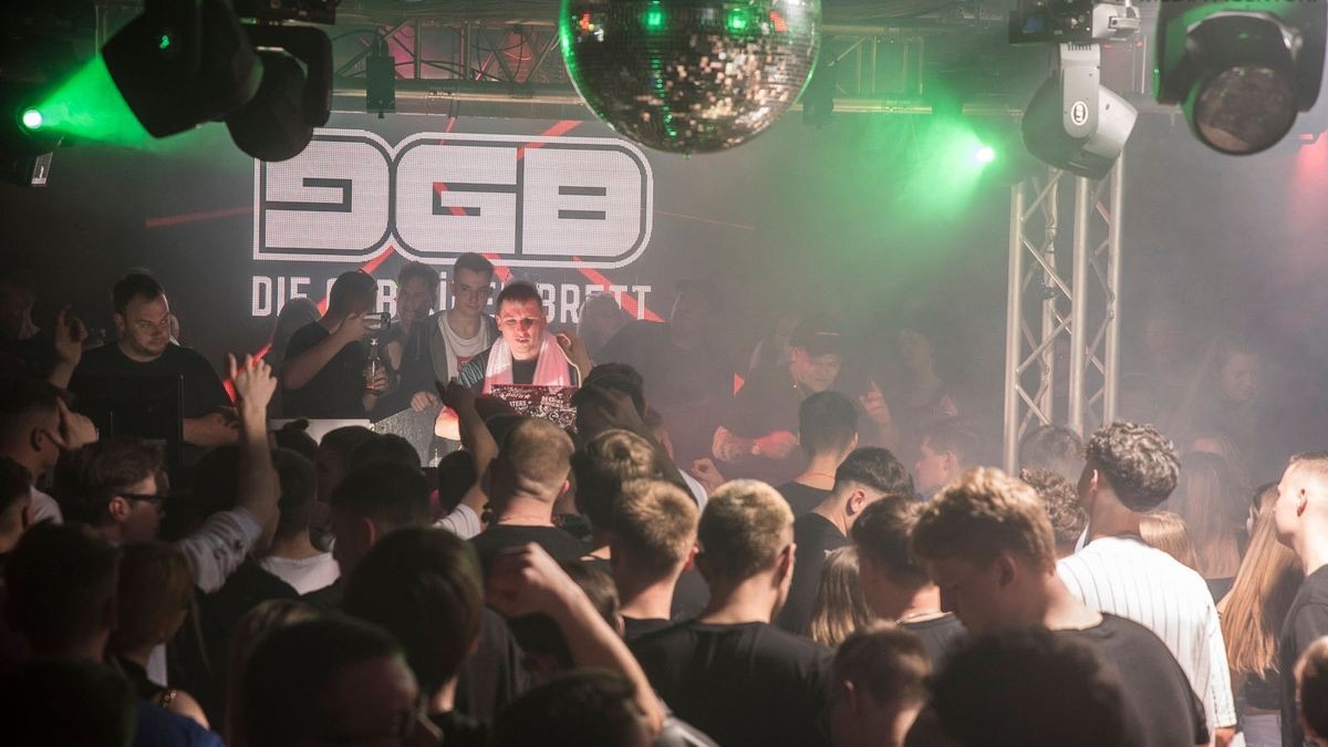 Die Gebrüder Brett legten am Freitag im Cube Club Bad Frankenhausen auf und sorgten für eine große Party.