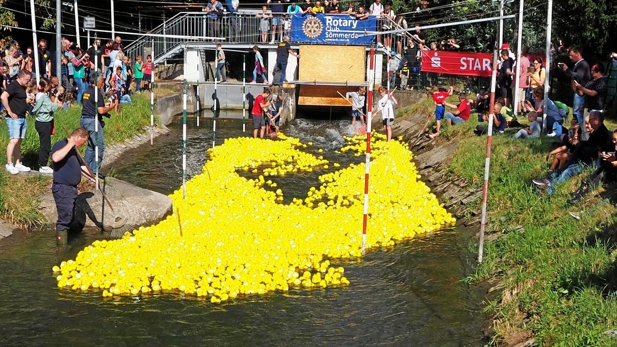 Start zum Sömmerdaer Entenrennen 2022 auf dem Kanukanal.