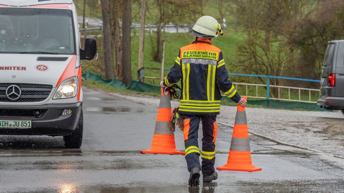 An dem Gartenzaun, einer angrenzenden Mauer und dem Fahrzeug des 18-Jährigen entstand ein Gesamtschaden in Höhe von ca. 7500 Euro.