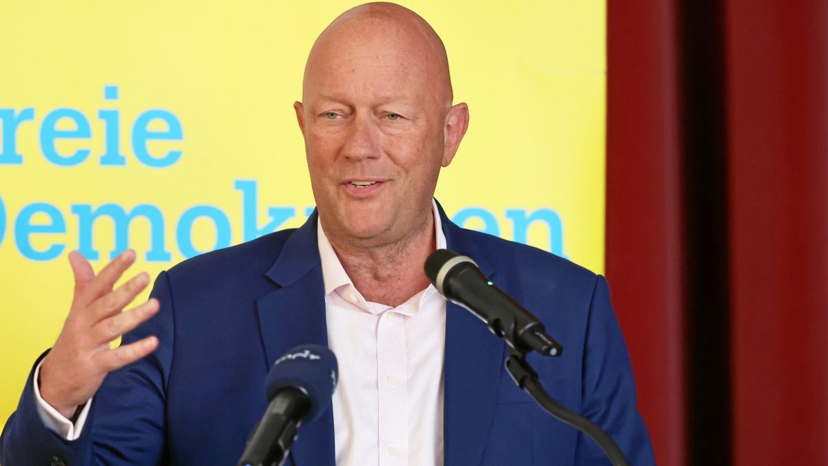 Thomas L. Kemmerich, Landesvorsitzender der FDP in Thüringen, spricht am Samstag beim Landesparteitag der FDP Thüringen in Stadtroda.