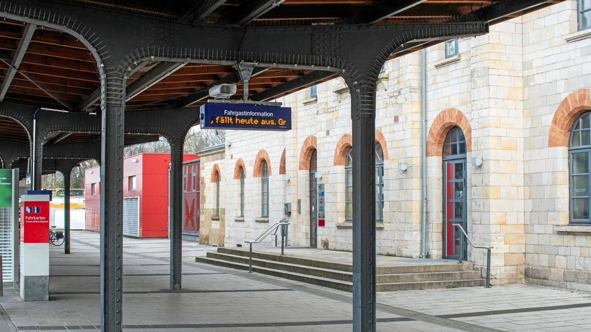 Gähnende Leere herrscht am Montag Vormittag auf dem Bahnhof in Wolfenbüttel. Der Erixx ist von den Auswirkungen des großen Warnstreiks betroffen. Die Zügen können nicht mehr fahren, weil in den Stellwerken der DB Netz AG streikbedingt Personal fehlt. 