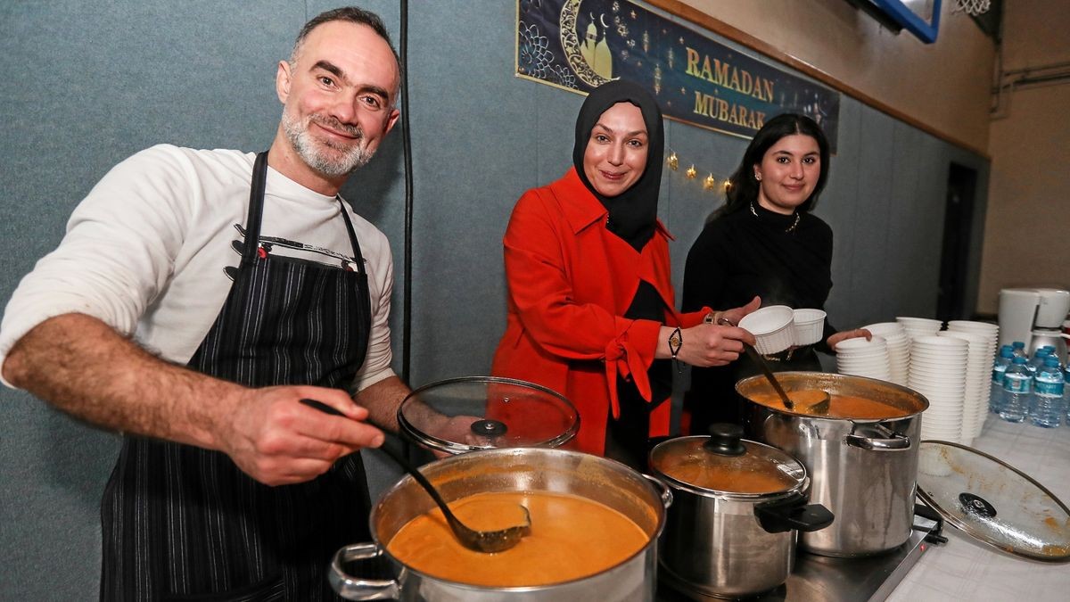 Porno bir talabani kredit uchun sikadi