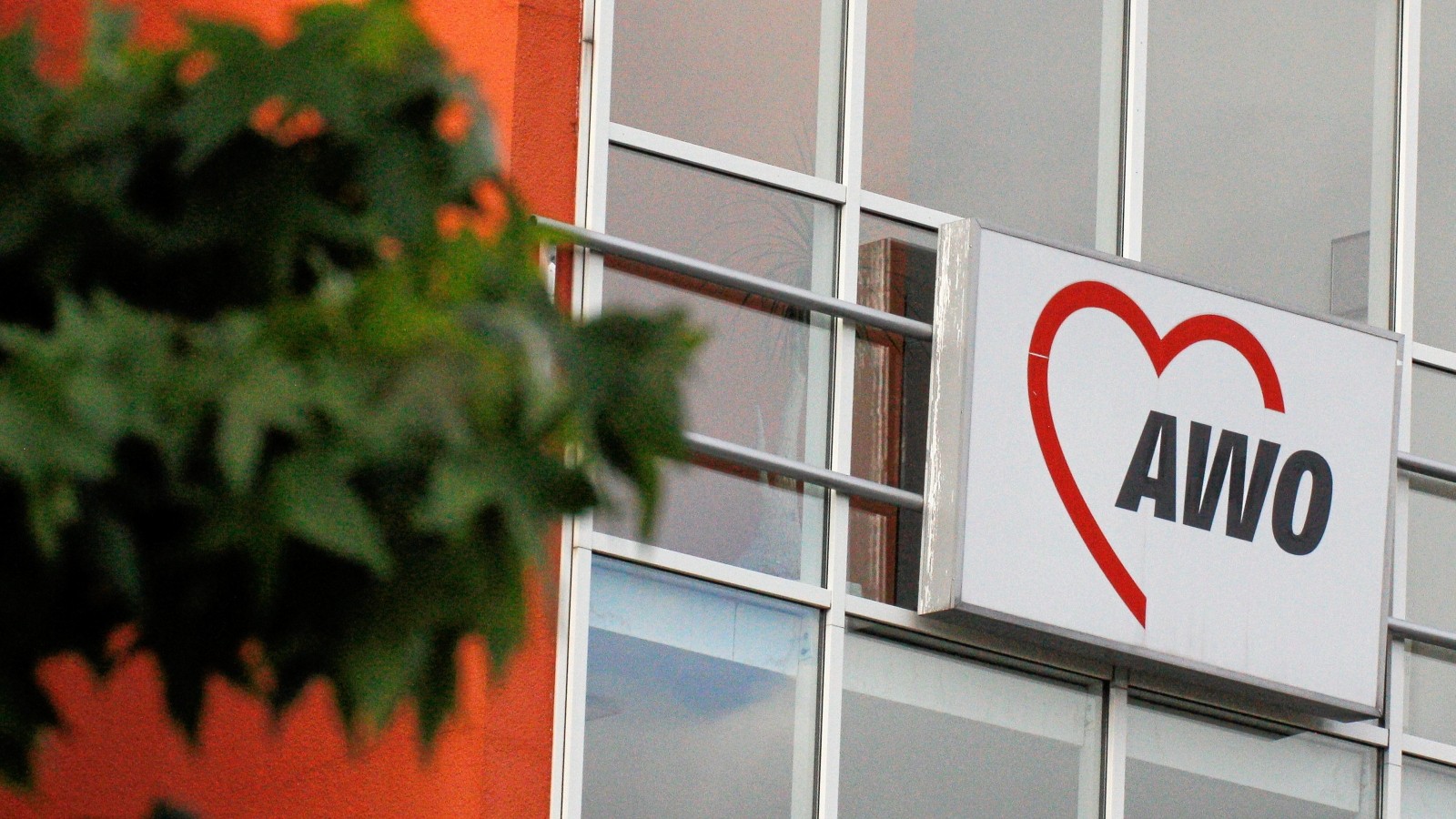 AwoAufsichtsverfahren abgeschlossen Überhöhtes Gehalt gesenkt