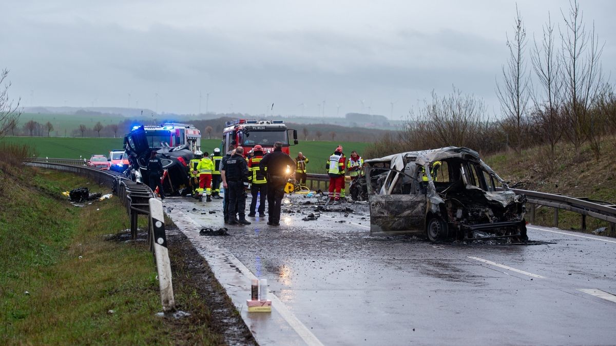 Auf der Ortsumfahrung Bad Langensalza sind am Samstagabend sieben Menschen ums Leben gekommen.