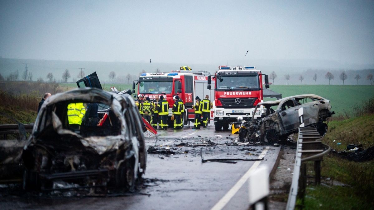 Drei weitere Personen wurden schwer verletzt. 