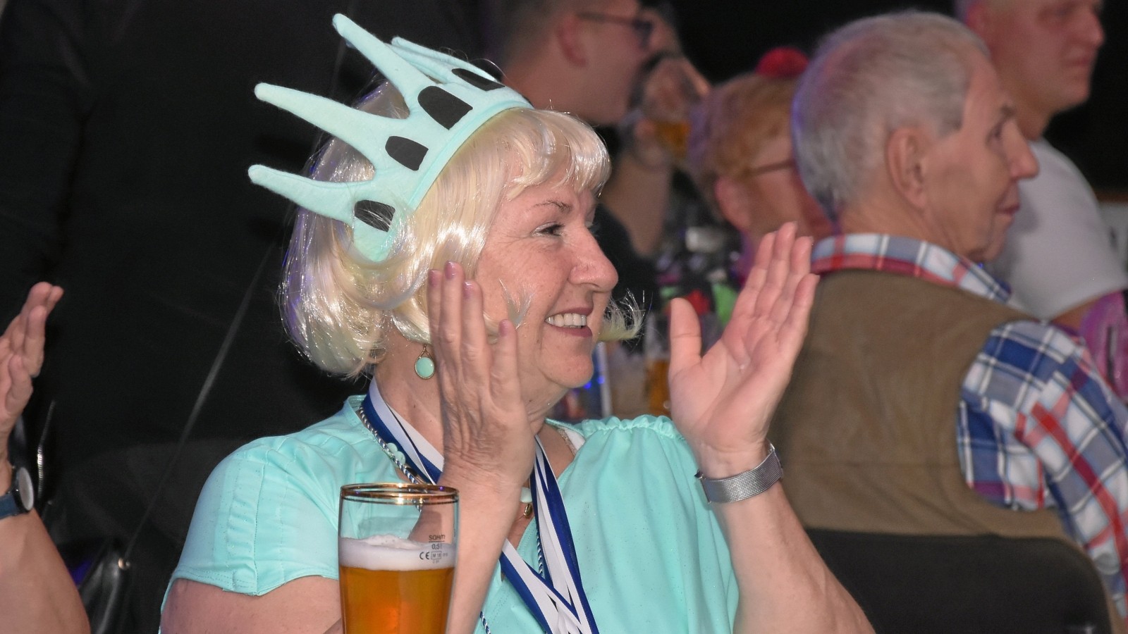 Anita Diener sitzt Freien Wählern IlmtalWeinstraße vor