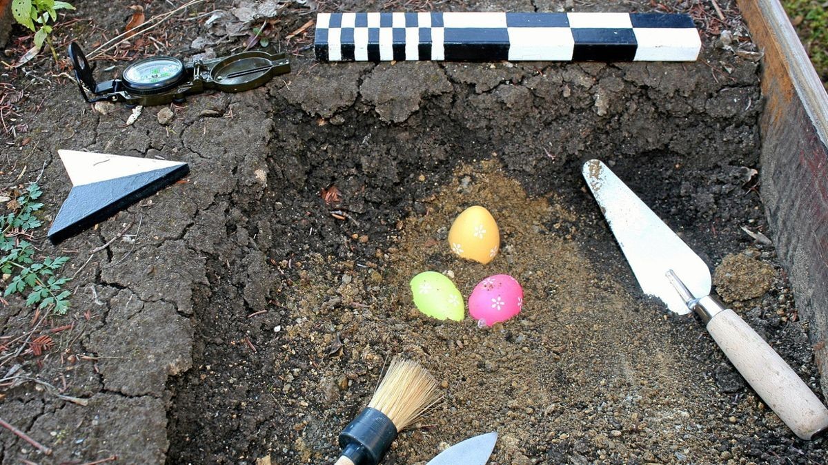 Ostereiergrabung im Weimarer Museum für Ur- und Frühgeschichte