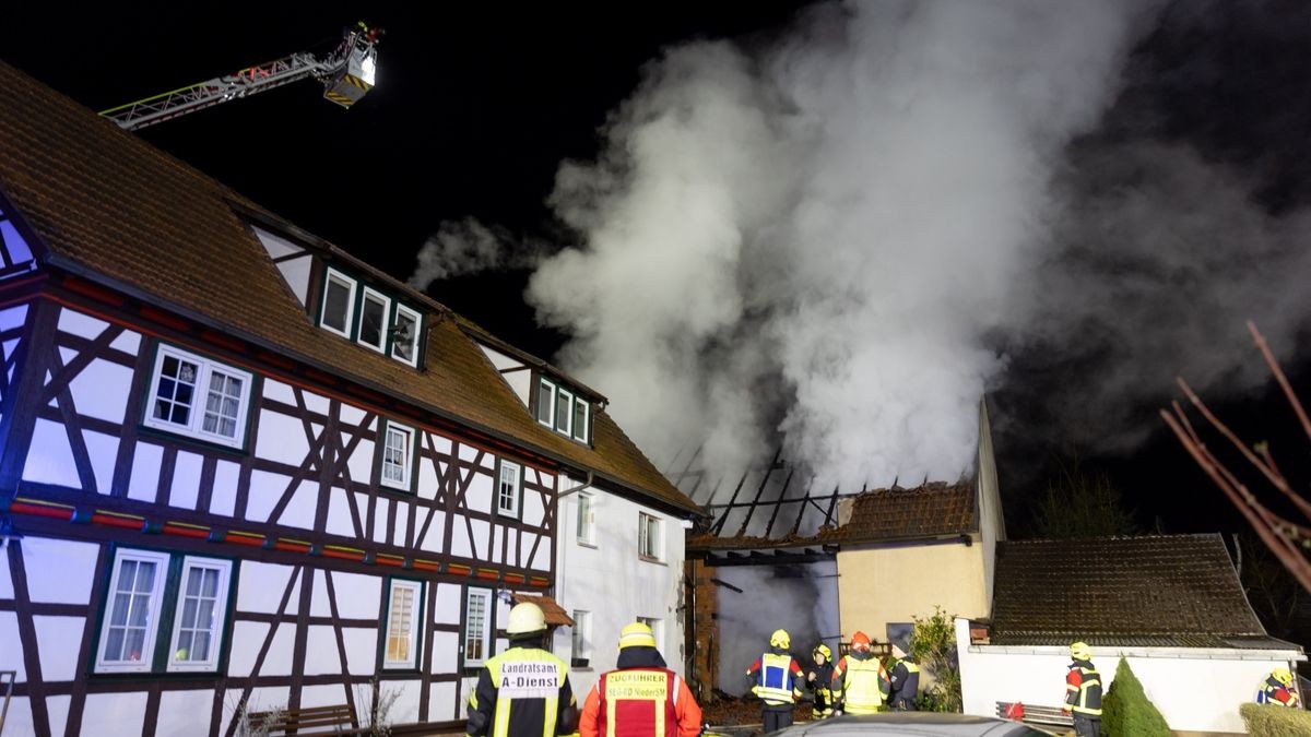 Am frühen Mittwochmorgen ist eine Scheune in Mittelschmalkalden (Landkreis Schmalkalden-Meiningen) in Brand geraten. 