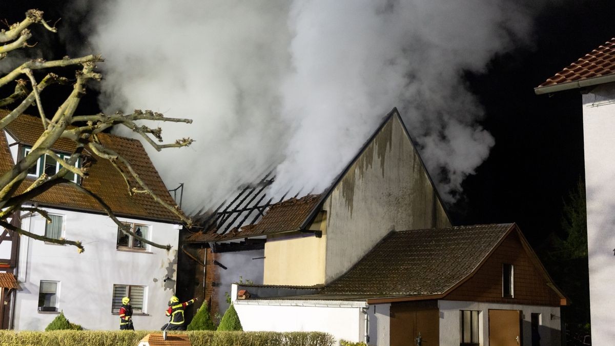 Alle Anwohner konnten sich unverletzt ins Freie retten.