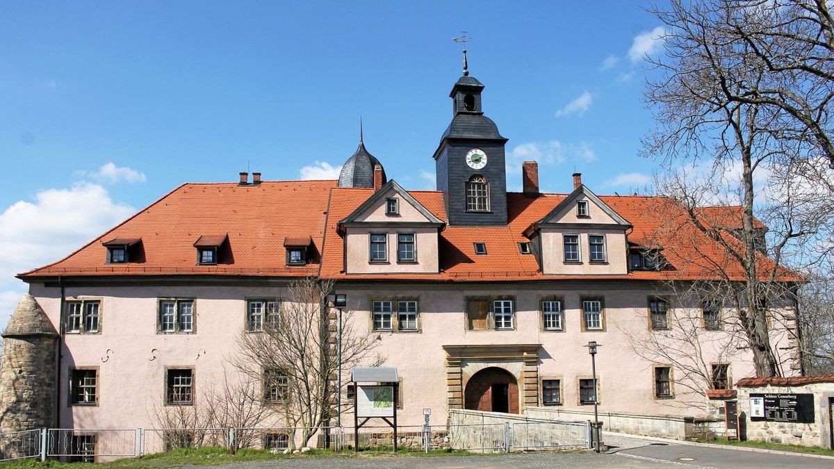 Schloss Tenneberg diente laut erster urkundlicher Erwähnung von 1176 den Ludowingern als Burg. Über Jahrhunderte war es Gerichtssitz 