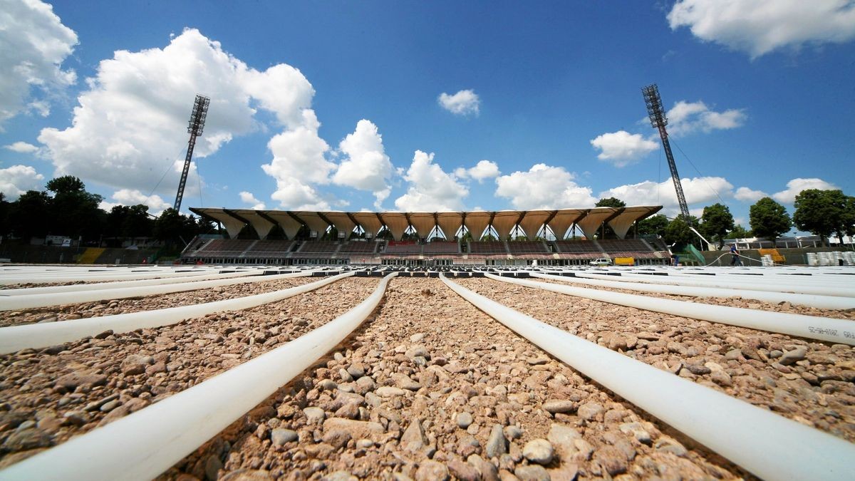 Im Sommer 2010 wurde im Erfurter Steigerwaldstadion die Rasenheizung eingebaut. Gelaufen ist sie bei Spielen seither höchst selten. Zuletzt beim ausgefallenen Benefiz-Spiel von RWE gegen Borussia Dortmund im Januar 2017.