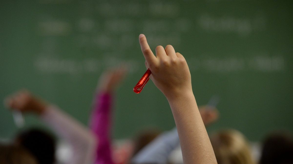 Dutzende Schulen in Thüringen erfüllen nach Angaben des Bildungsministeriums nicht die gesetzlichen Vorgaben zu Mindest-Klassengrößen oder zur Mindestzahl von Klassen pro Klassenstufe (Symbolbild).